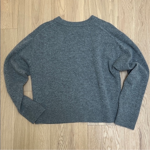 Aritzia 100% Cashmere Charcoal Crew Neck Sweater small - Picture 3 of 7